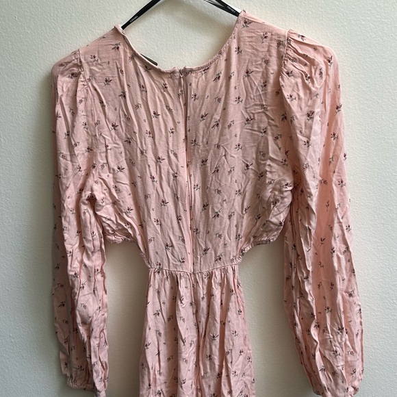 Forever 21 pink flowered waist cut out short dress - Picture 2 of 4